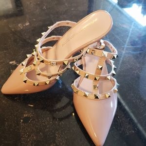 Pointed heal shoes